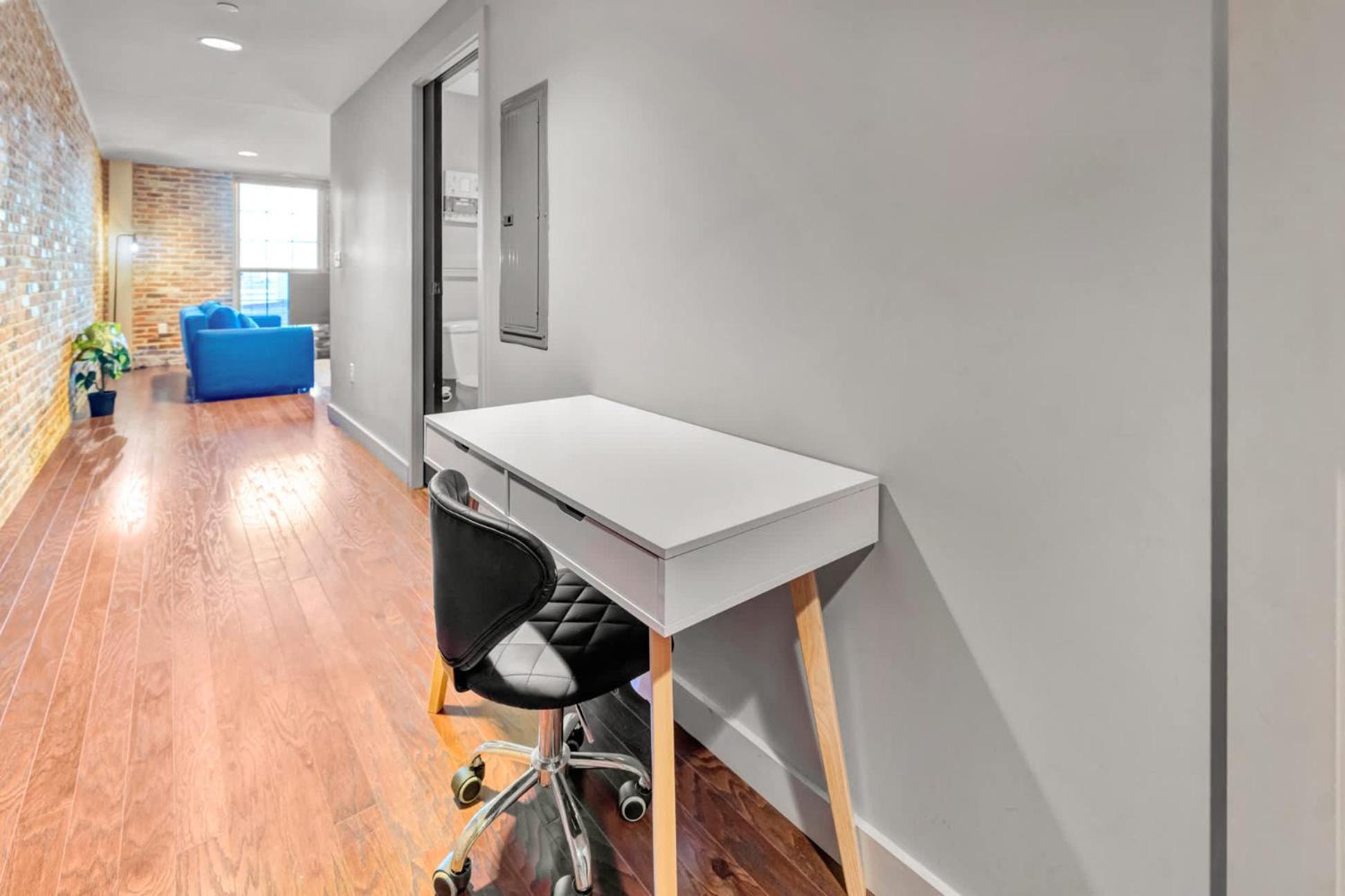 Apartment Ideal Spot Near 4th Street Live & Local Dining