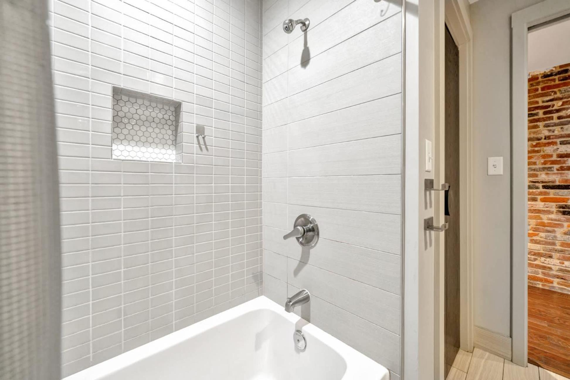 Ideal Spot Near 4th Street Live & Local Dining Apartment *