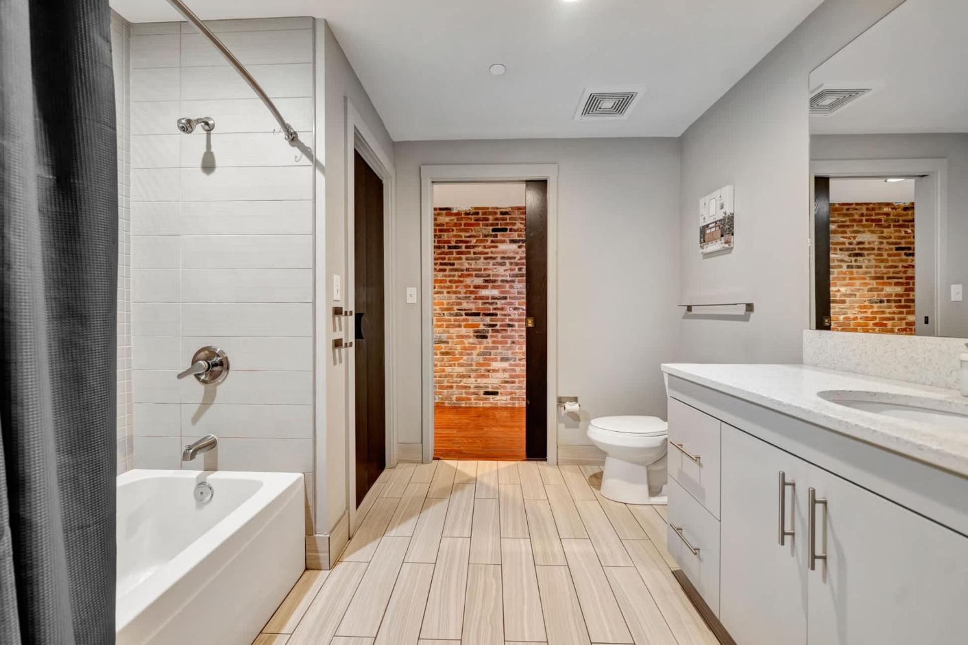 Ideal Spot Near 4th Street Live & Local Dining Apartment *