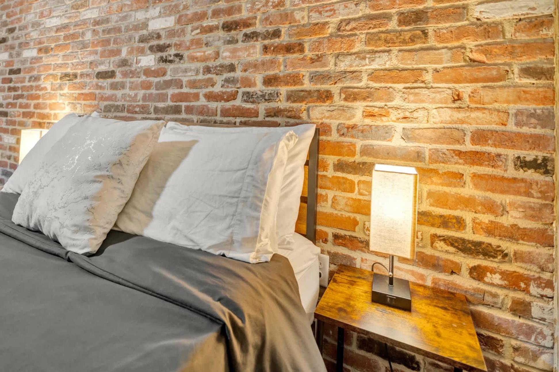 Ideal Spot Near 4th Street Live & Local Dining Apartment *