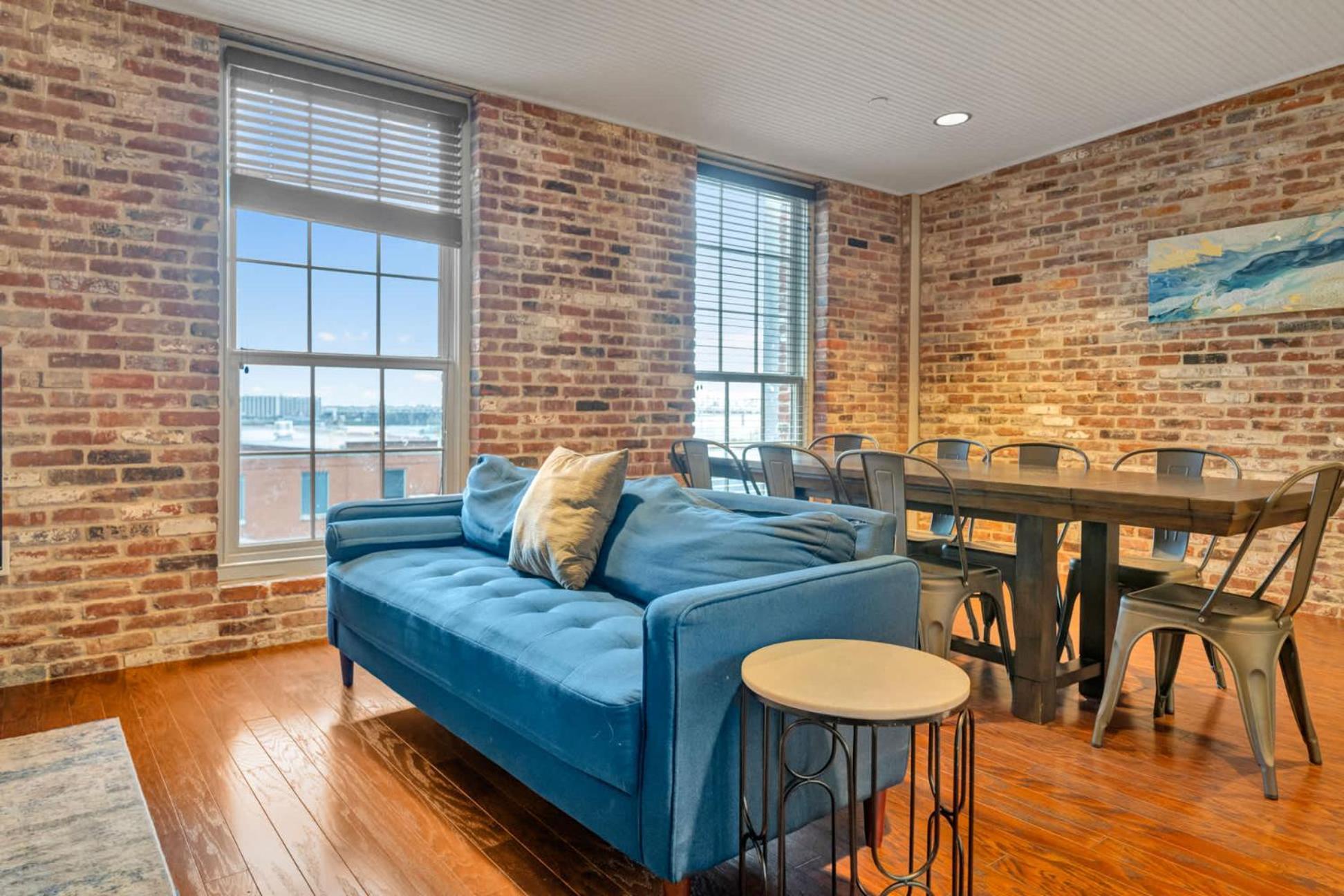 Ideal Spot Near 4th Street Live & Local Dining *